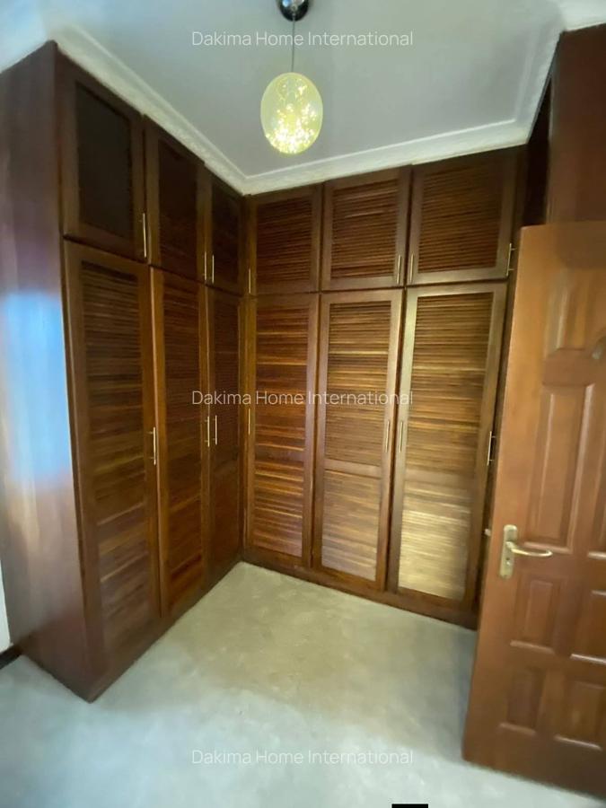 4 Bed House with En Suite in Runda - 9