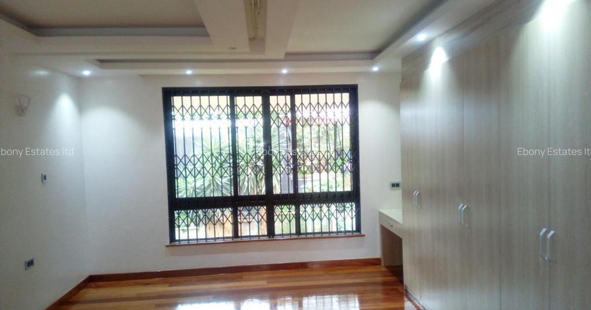 5 Bed Townhouse with En Suite in Lavington - 19