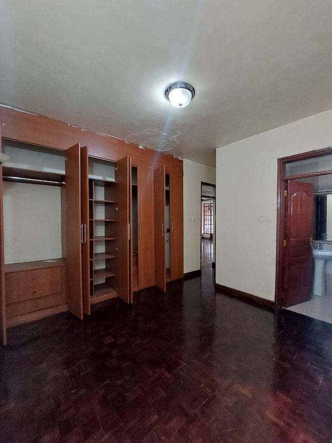 5 Bed Townhouse with En Suite at Lavington - 16