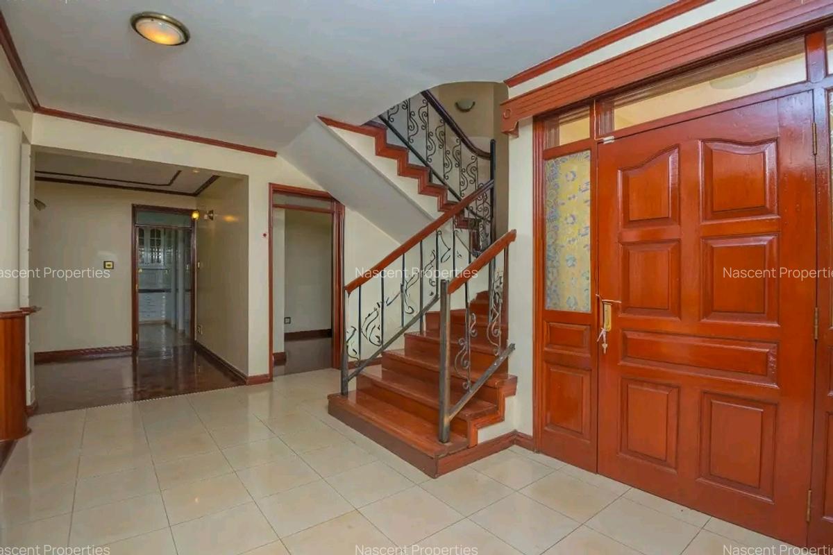 4 Bed House with En Suite in Lavington - 17