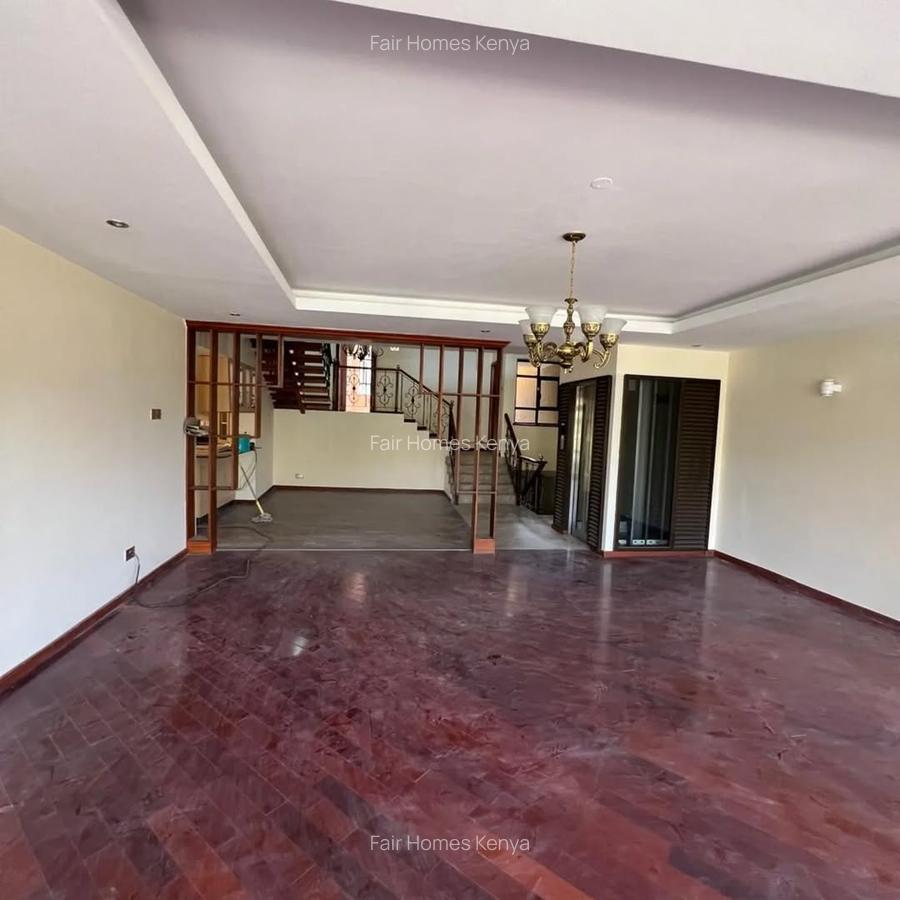 5 Bed Townhouse with En Suite at Lavington Green - 8