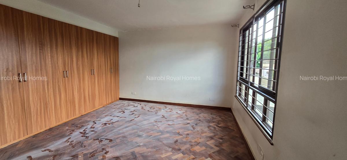 5 Bed Townhouse with En Suite at Lavington Green - 11