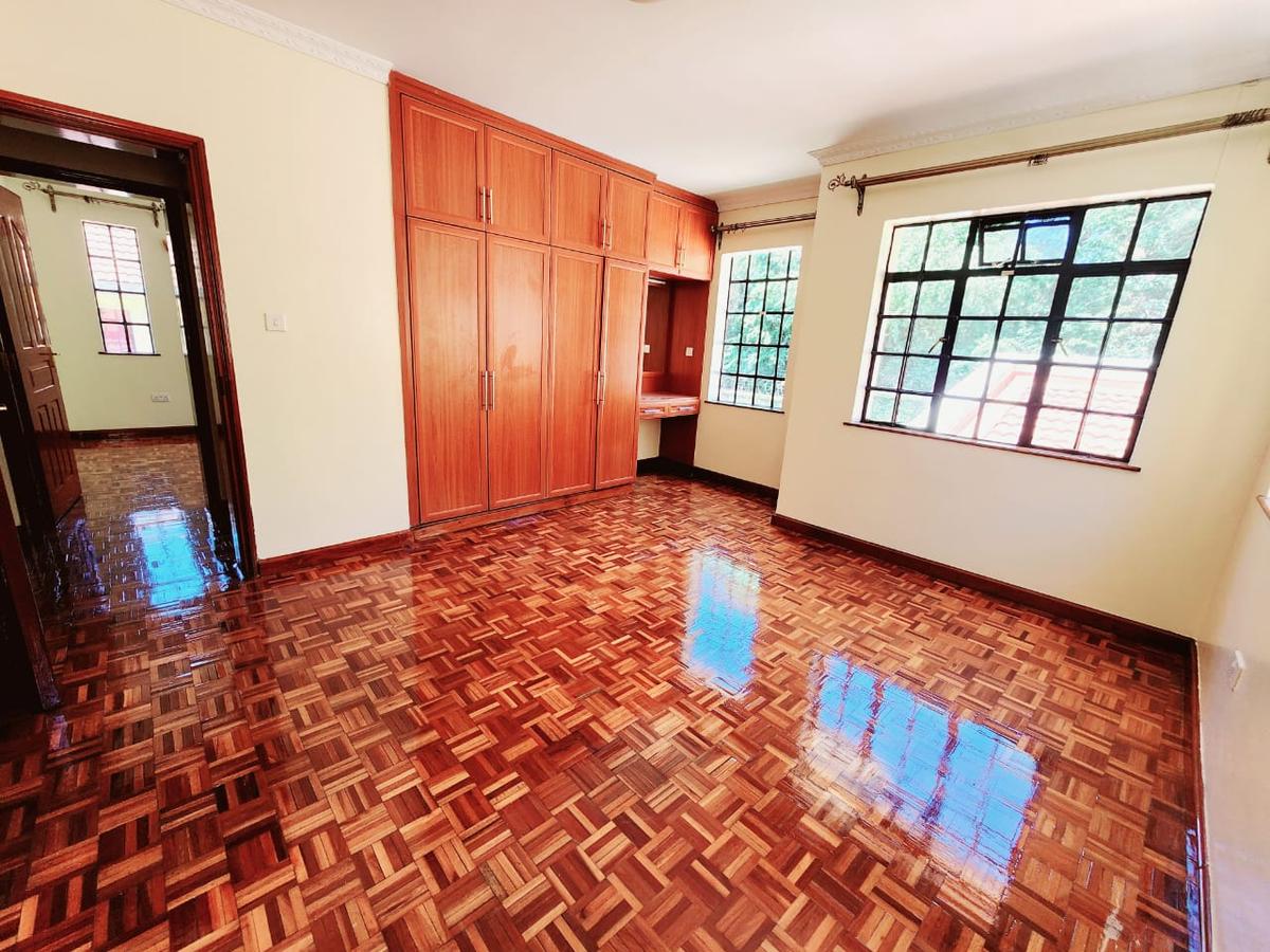 4 Bed Townhouse with En Suite at Lavington - 6 4 Bed Townhouse with En Suite at Lavington - 6