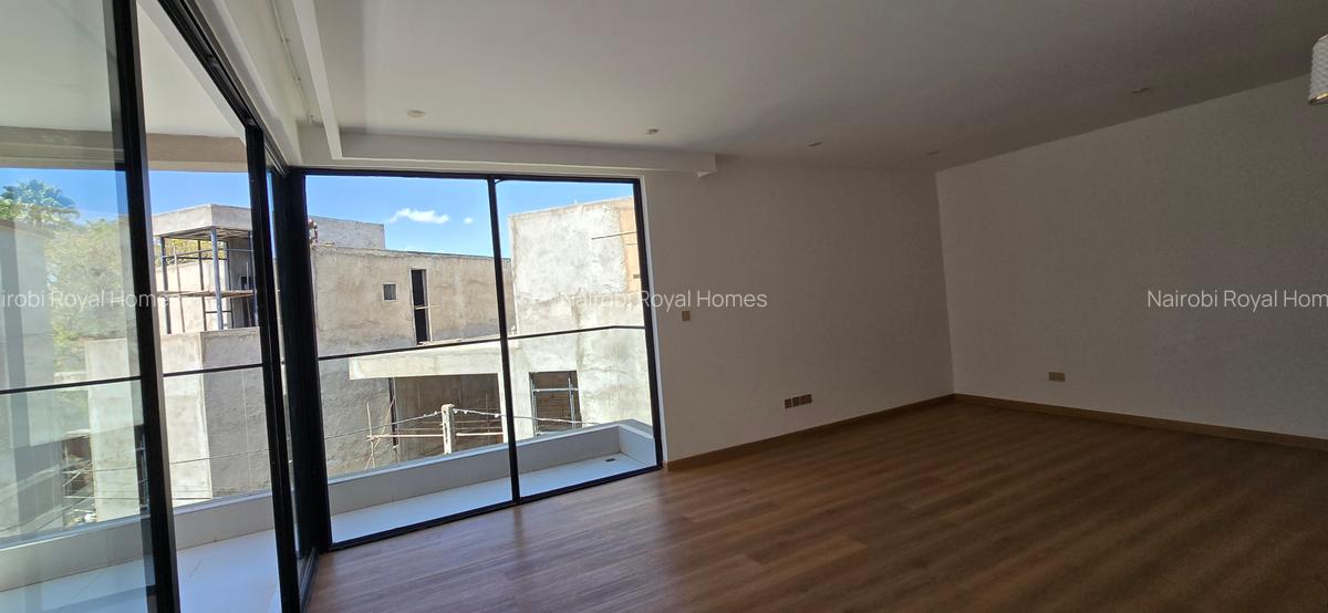 5 Bed Townhouse with En Suite at Lavington Green - 16