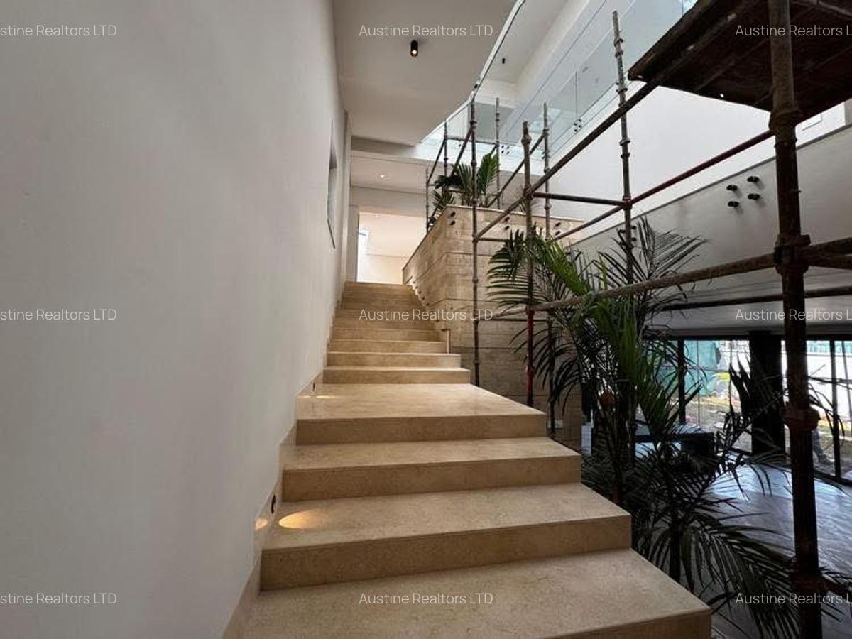 5 Bed Villa with En Suite at Grevilea Groove - 19