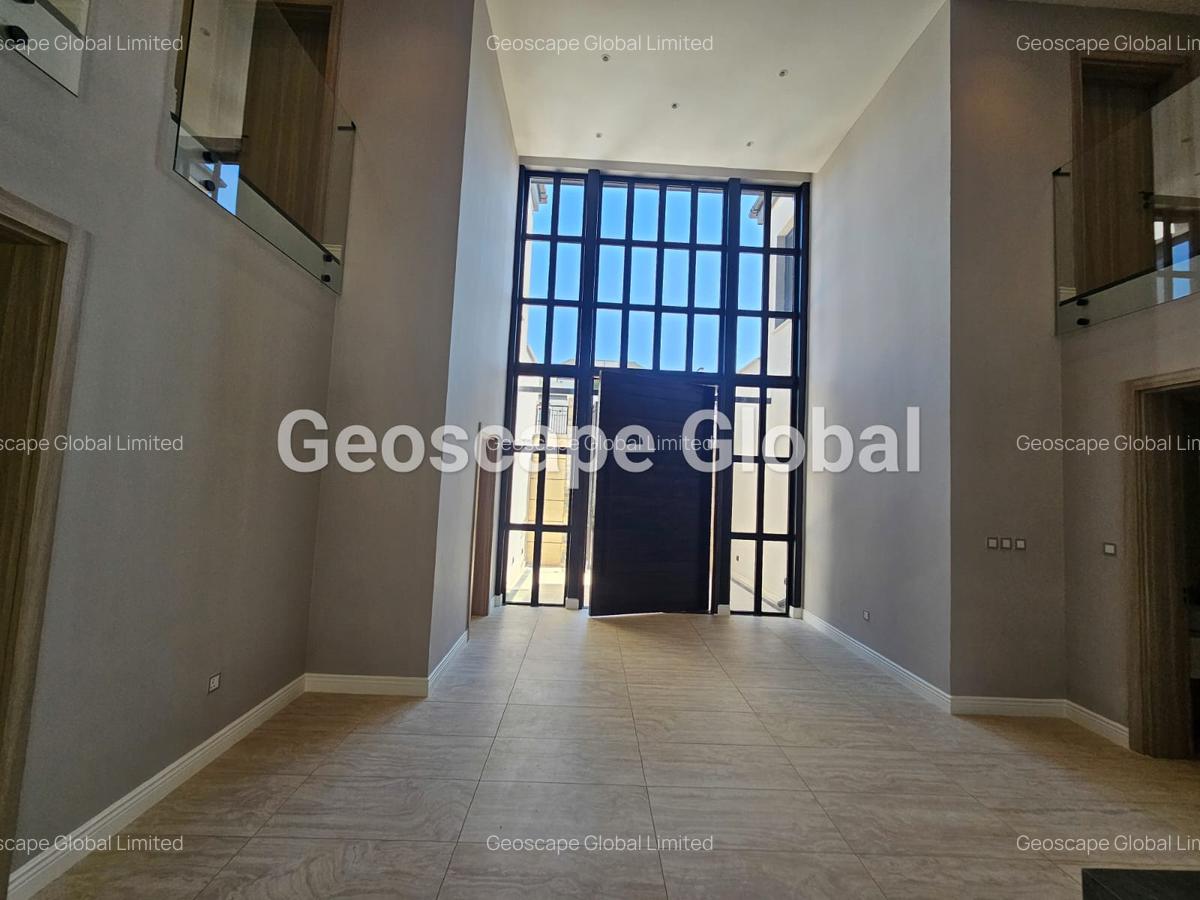 4 Bed House with En Suite in Runda - 20