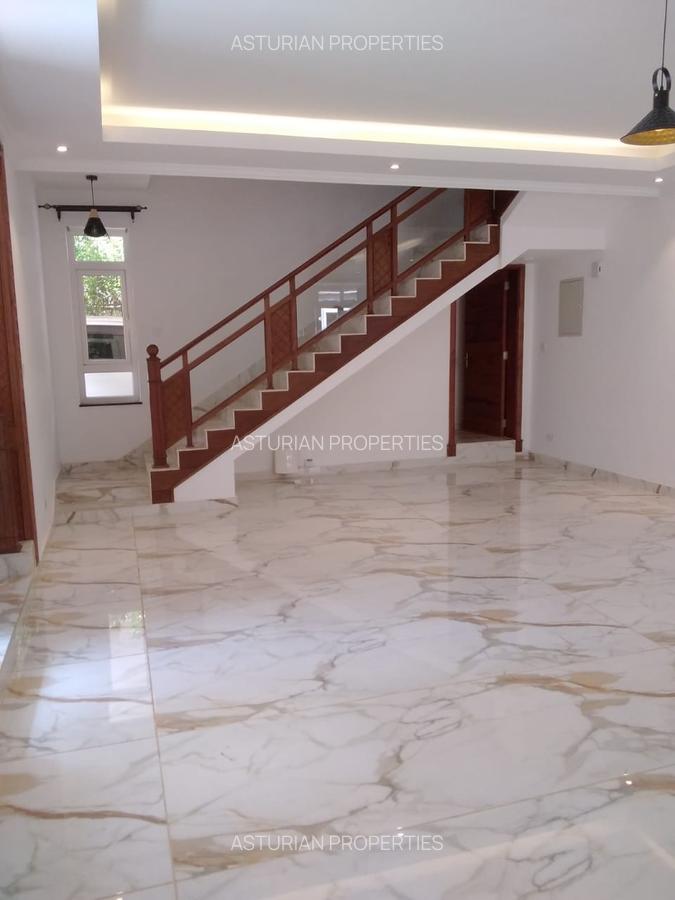 6 Bed Townhouse with En Suite in Lavington - 2