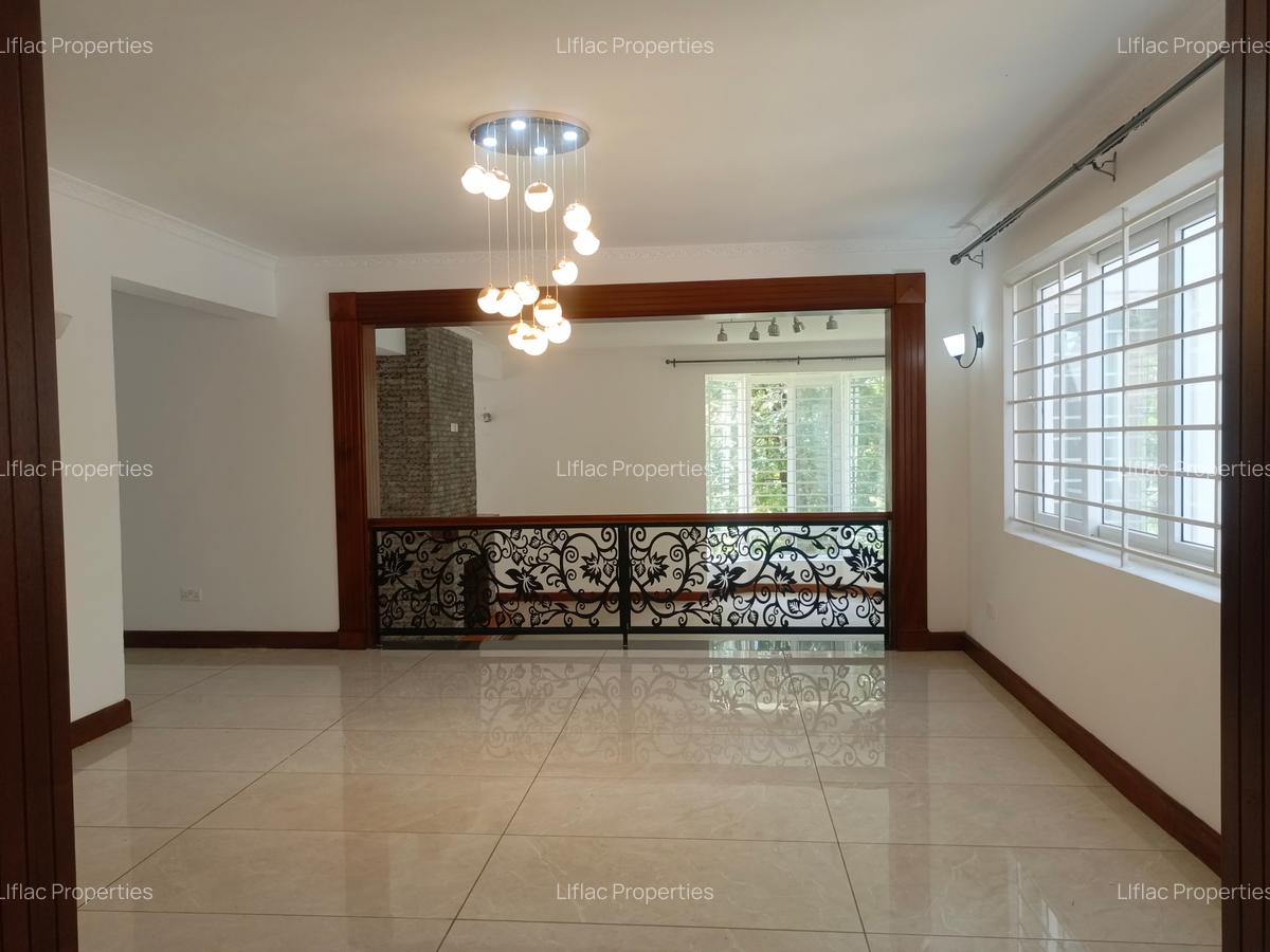 6 Bed House with En Suite in Rosslyn - 8