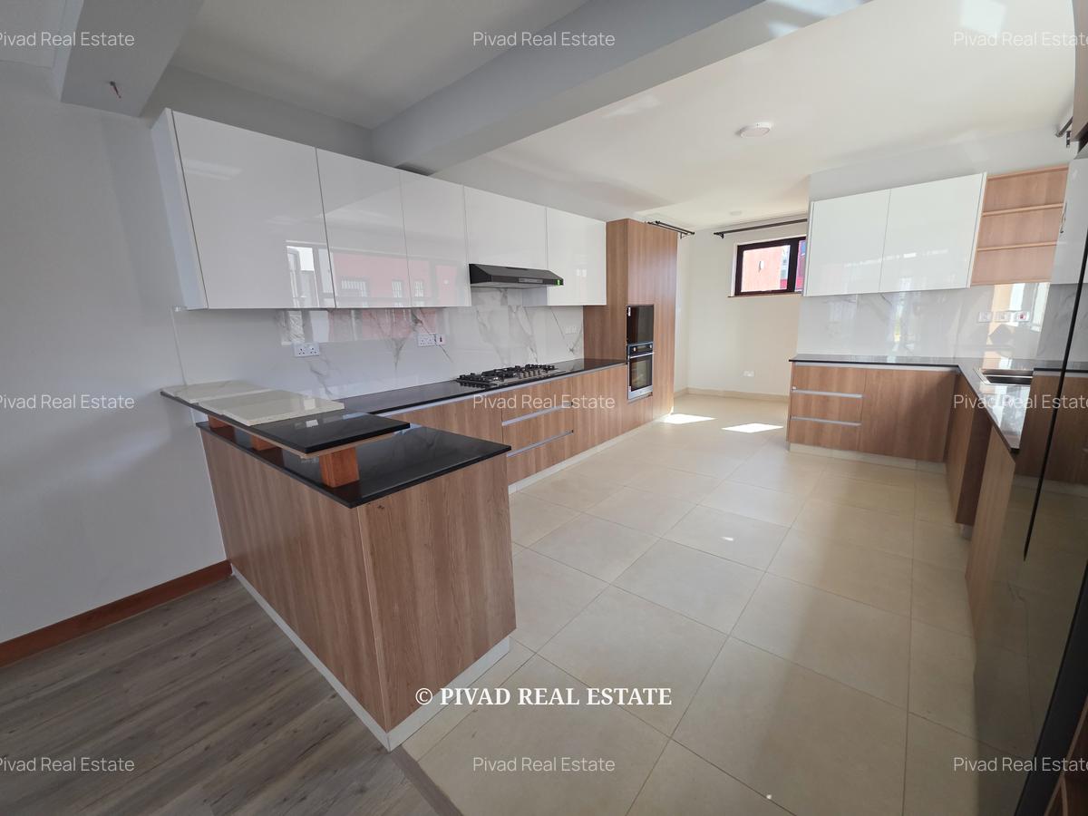 4 Bed Townhouse with Swimming Pool in Membley - 18