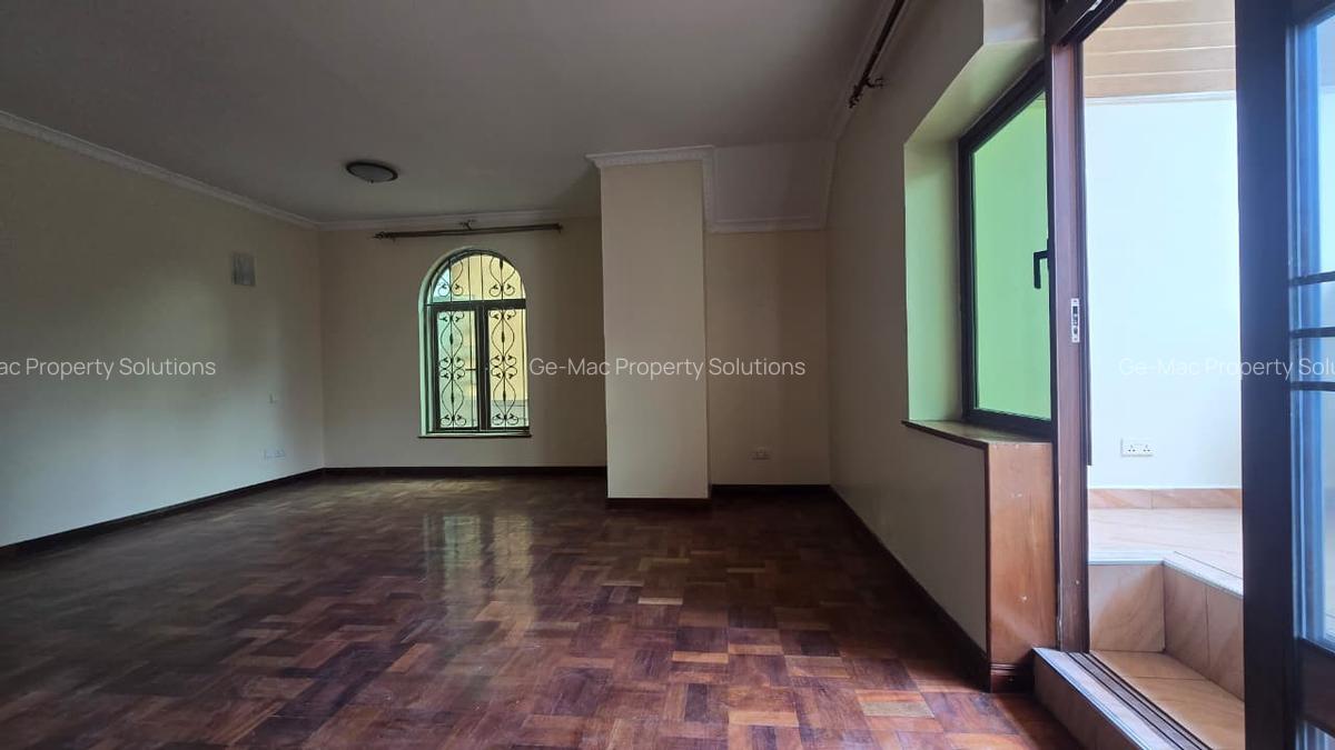 5 Bed House with En Suite in Lavington - 14