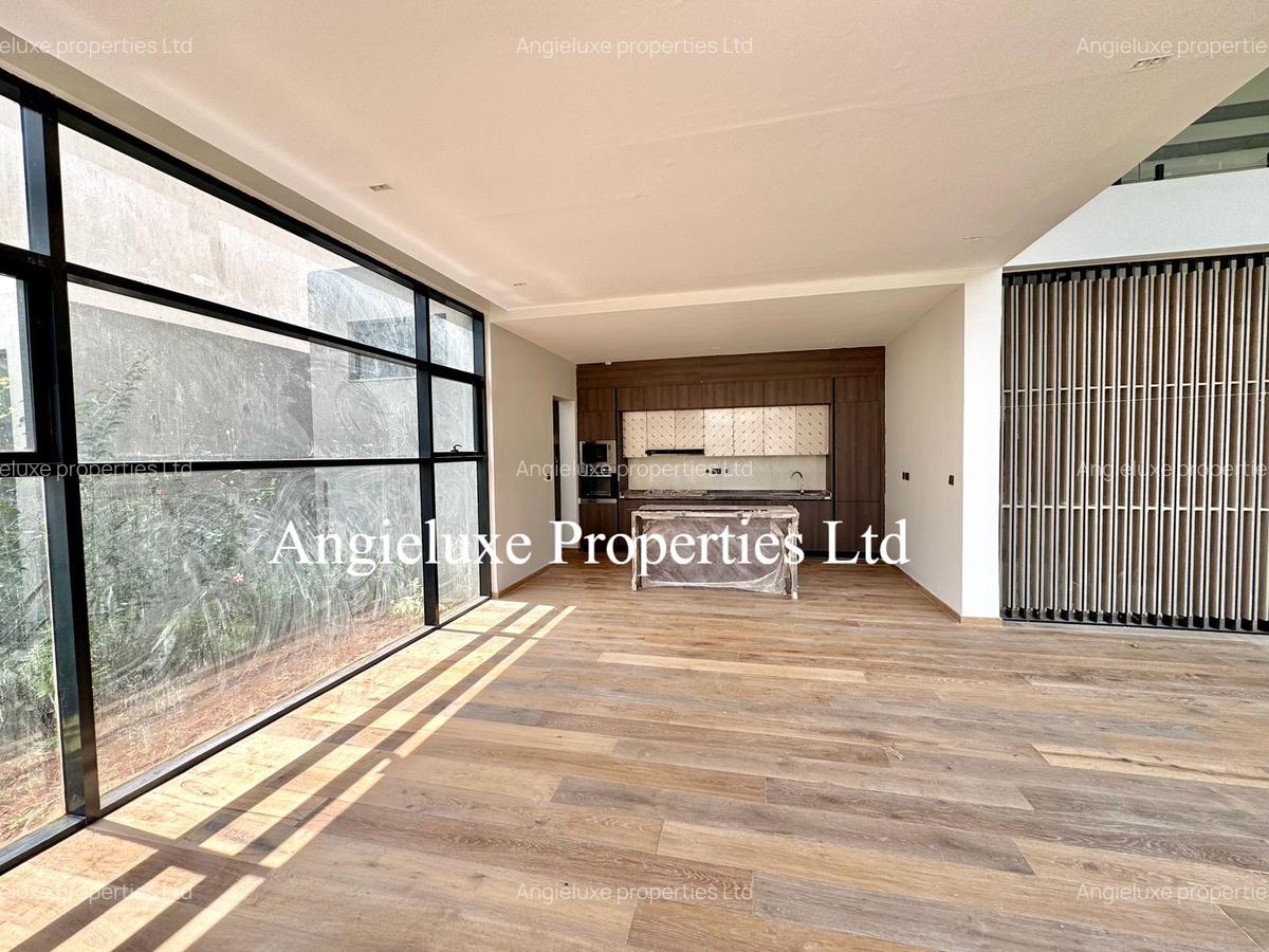 5 Bed Townhouse with En Suite at Runda - 5