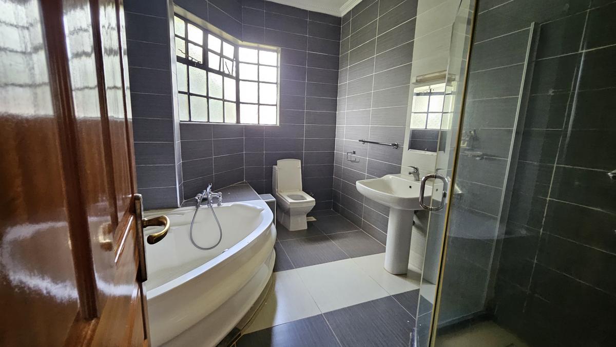 4 Bed Townhouse with En Suite in Kiambu Road - 16