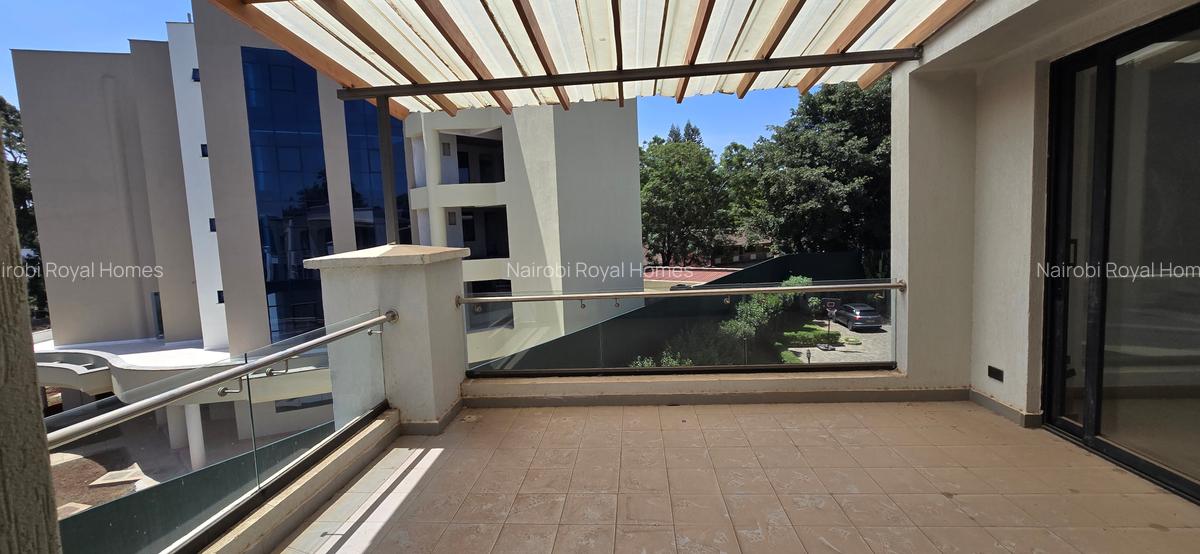 5 Bed Townhouse with En Suite at Lavington Green - 11