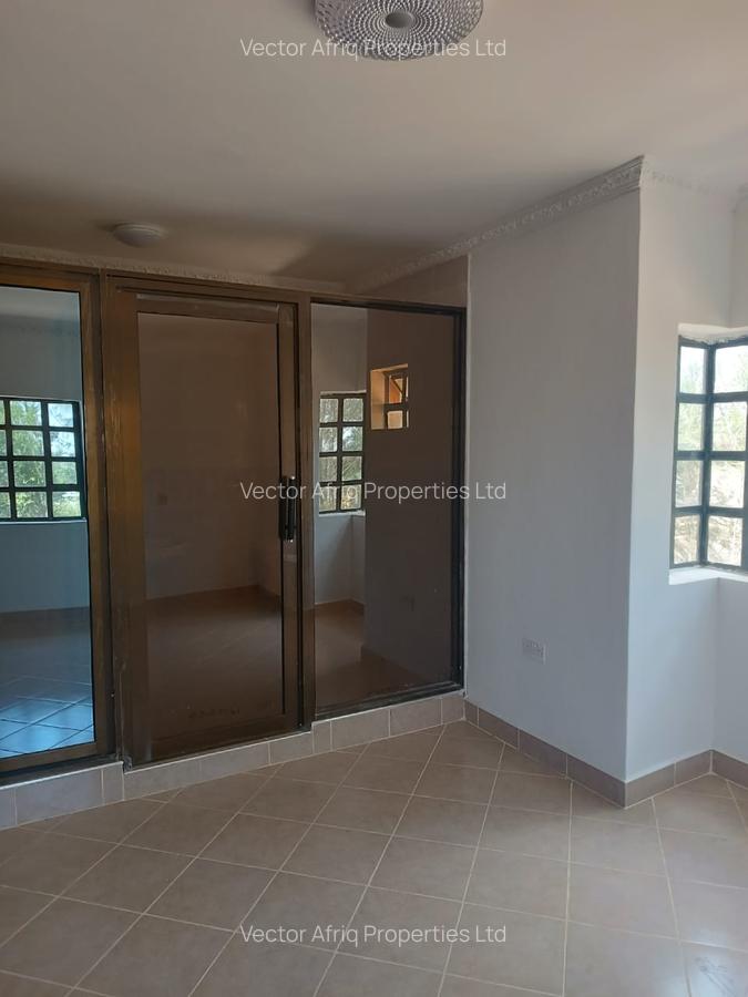 5 Bed Townhouse with En Suite at Acacia - 8