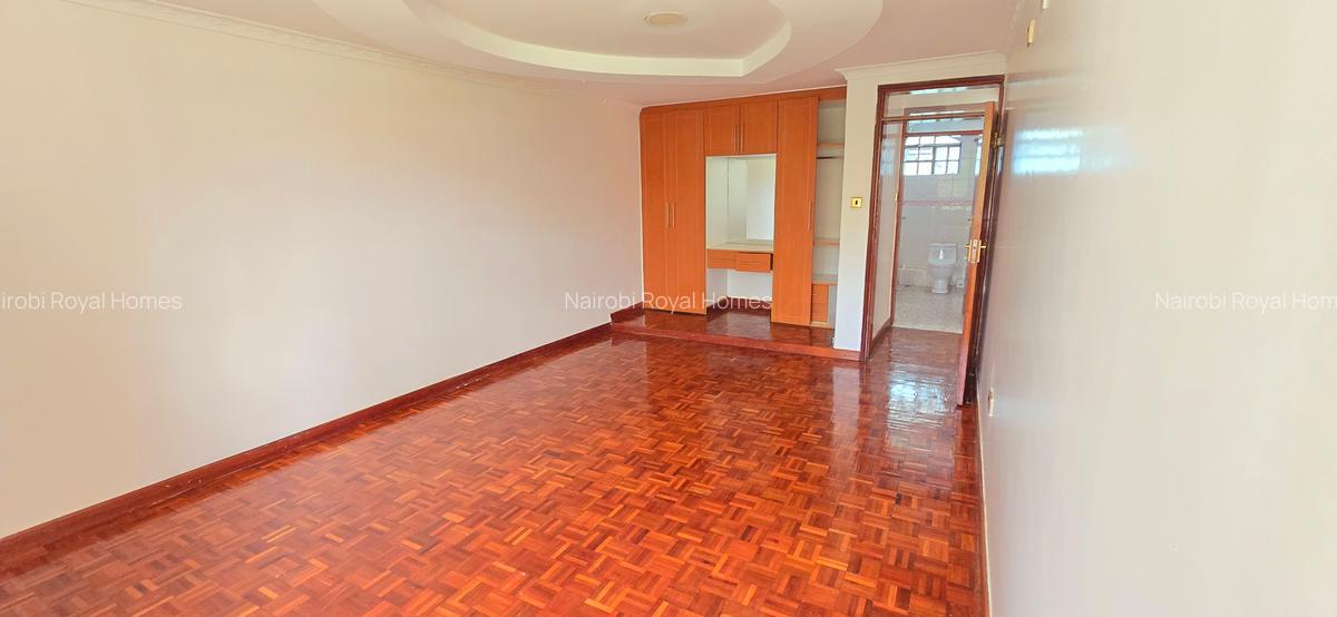 4 Bed Townhouse with En Suite at Lavington Convent Drive - 14