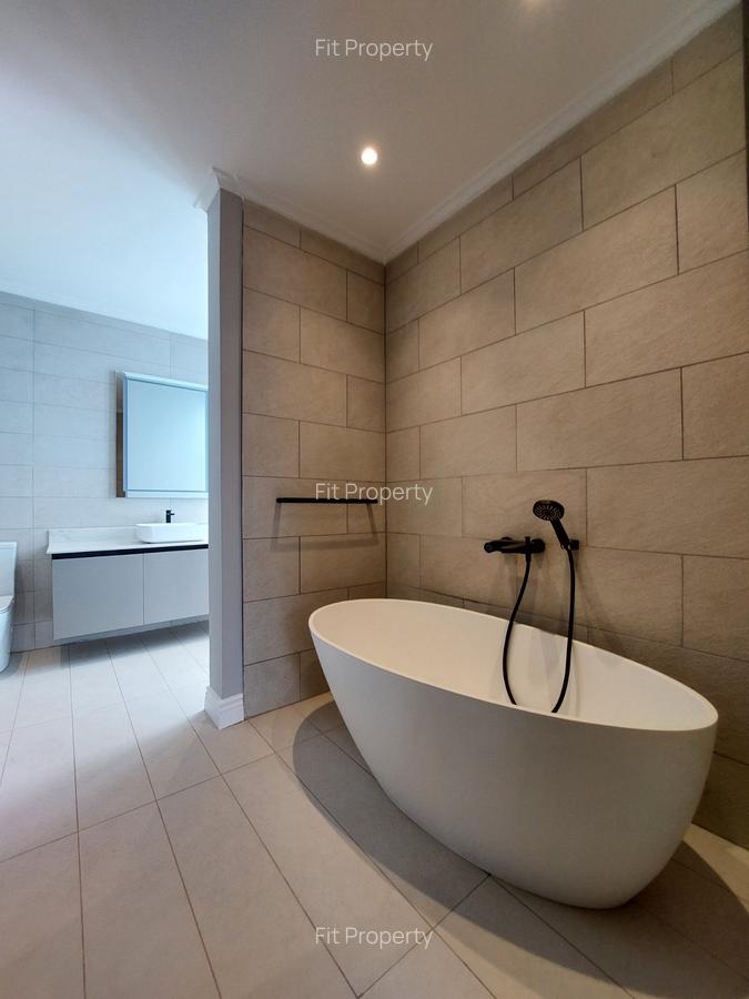 5 Bed House with Swimming Pool in Runda - 11