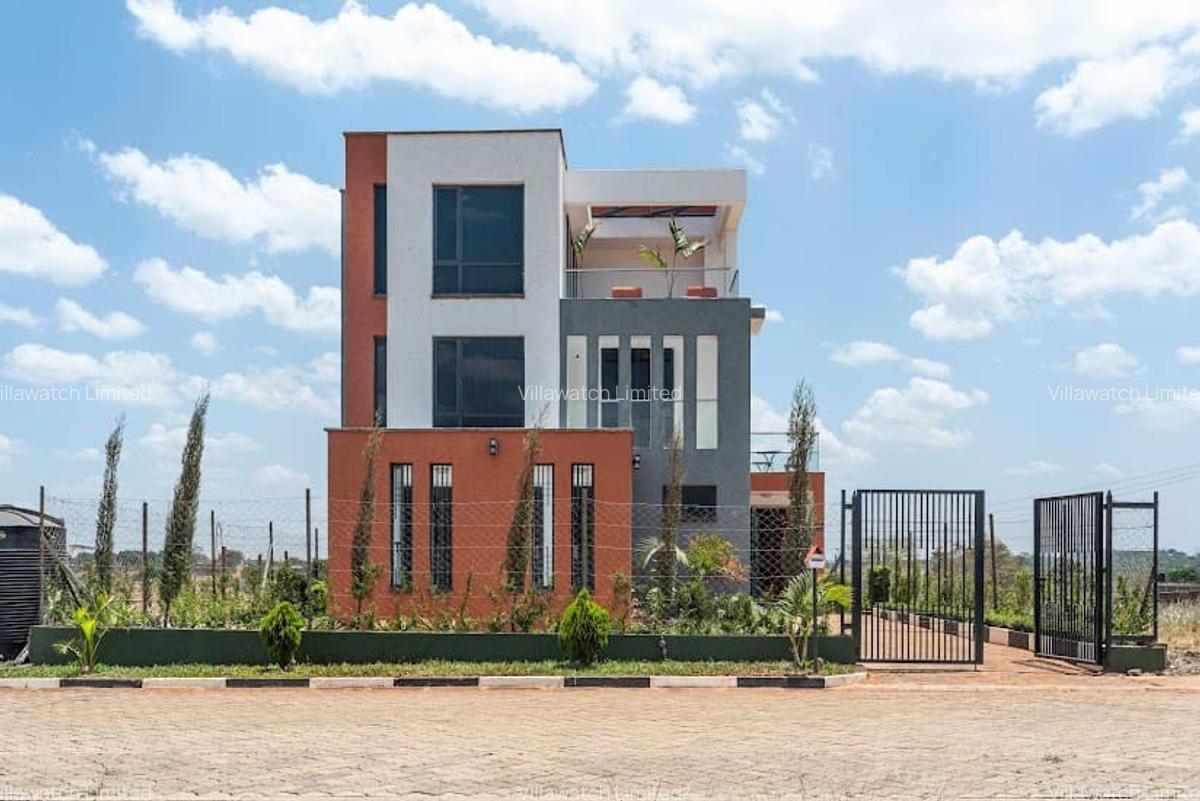 4 Bed Townhouse with En Suite in Membley - 2