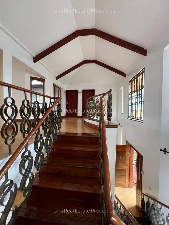 5 Bed Townhouse with En Suite in Runda - 10