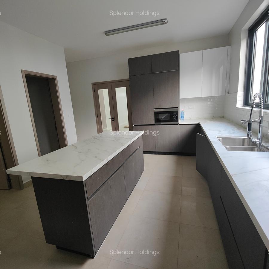 5 Bed Townhouse with En Suite in Lavington - 4