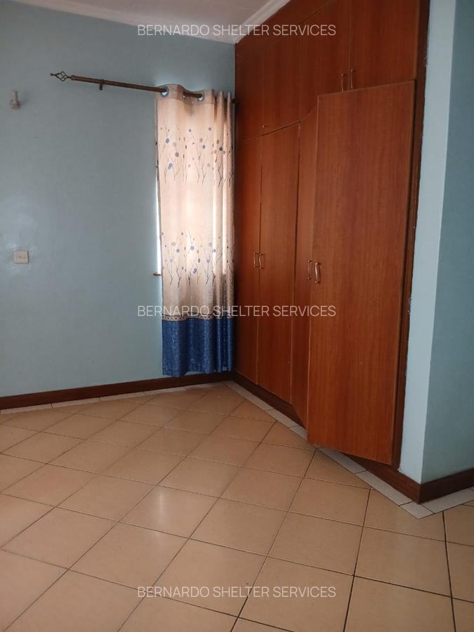 5 Bed House with En Suite at Red Cross - 7