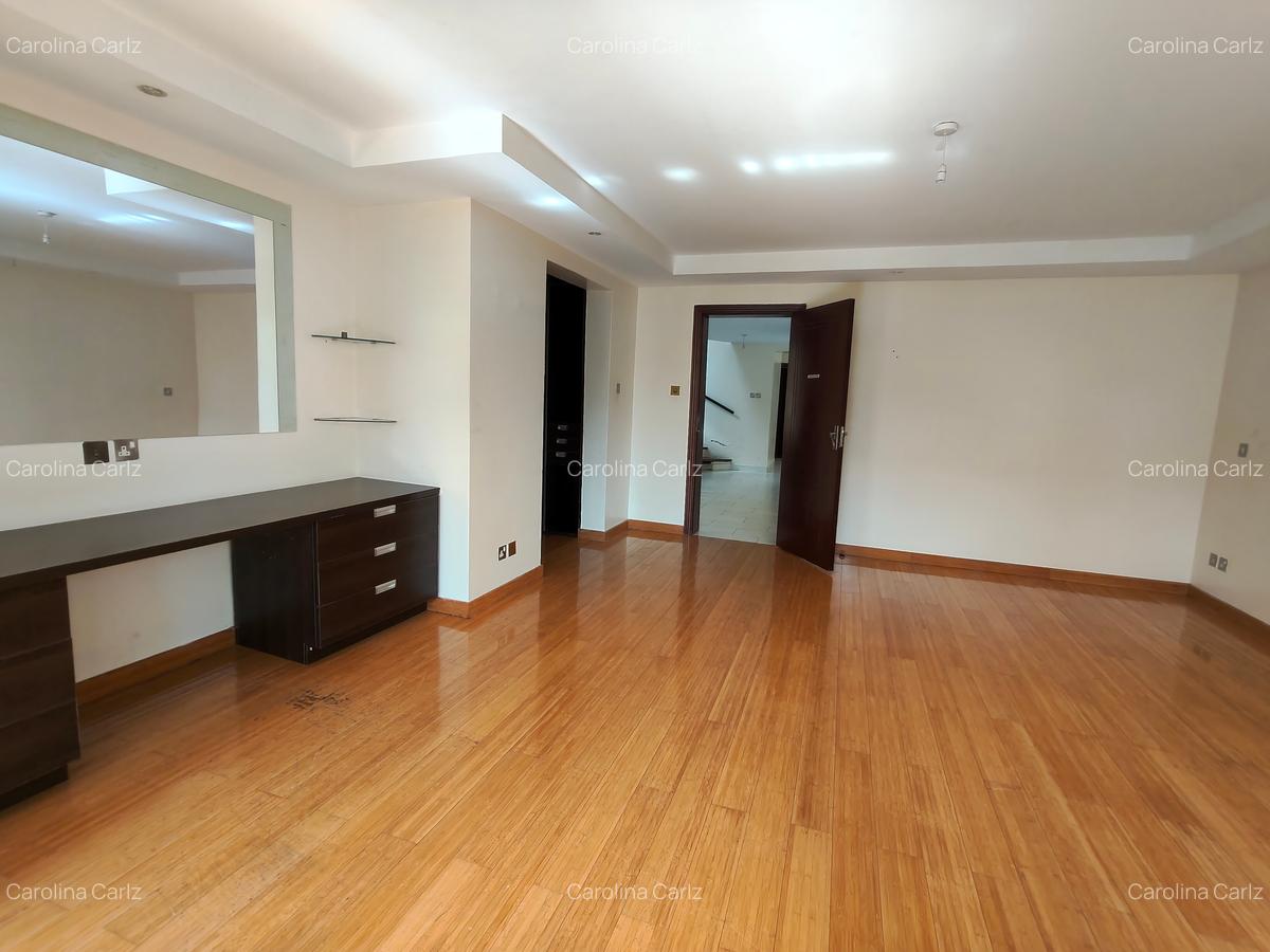 5 Bed Townhouse with En Suite at Brookside Drive - 14