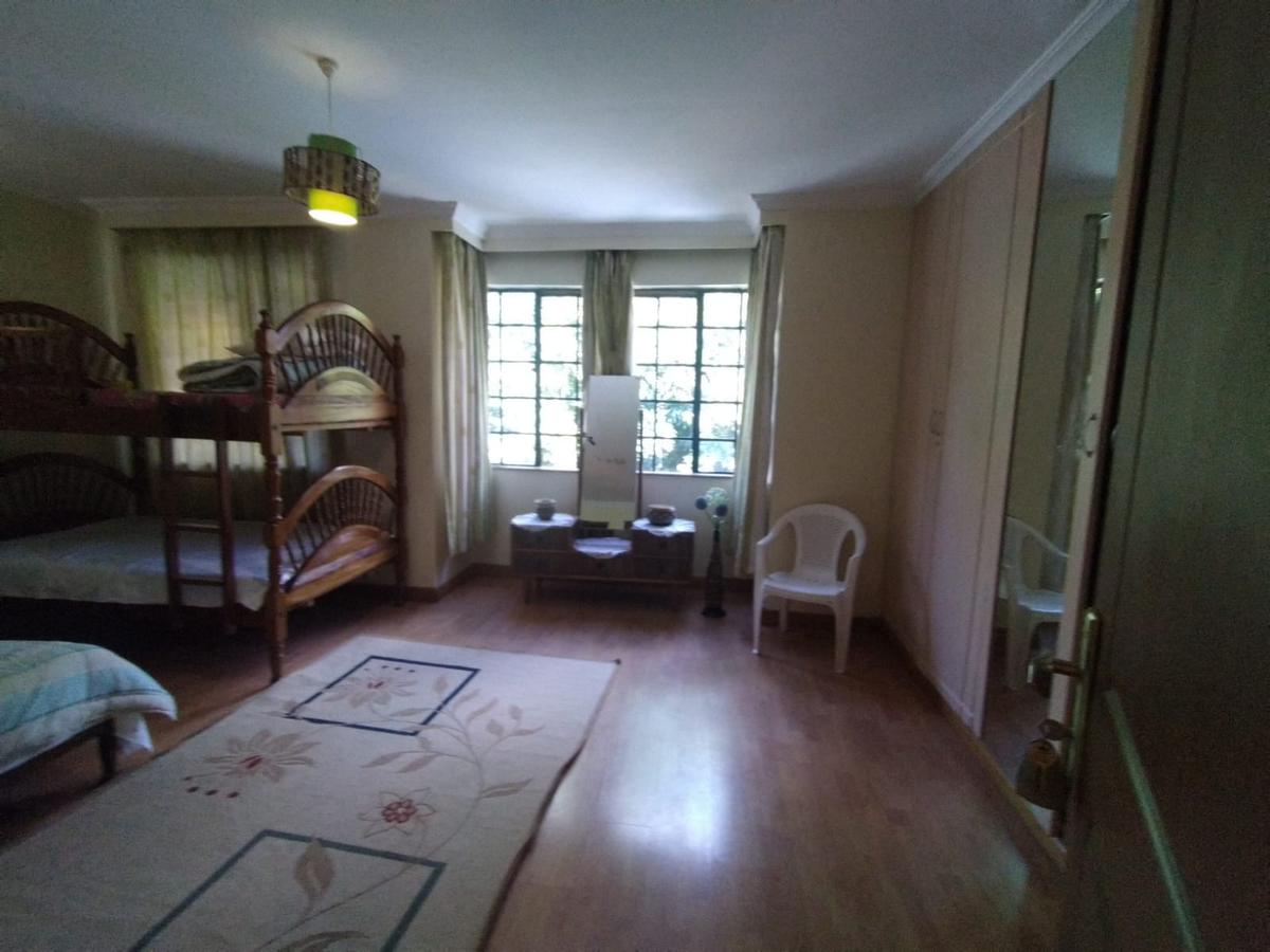 4 Bed House with En Suite in Lavington - 16