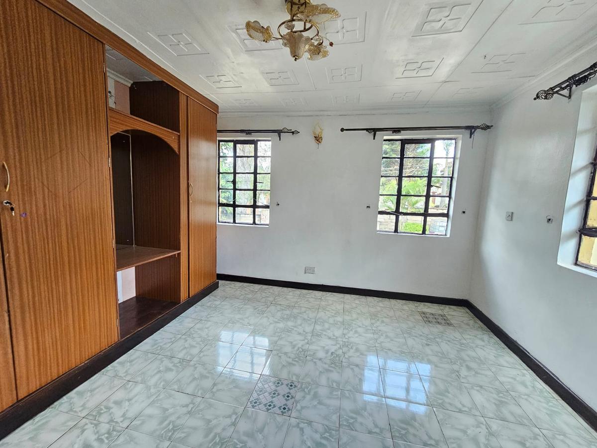5 Bed House with En Suite in Nyari - 4