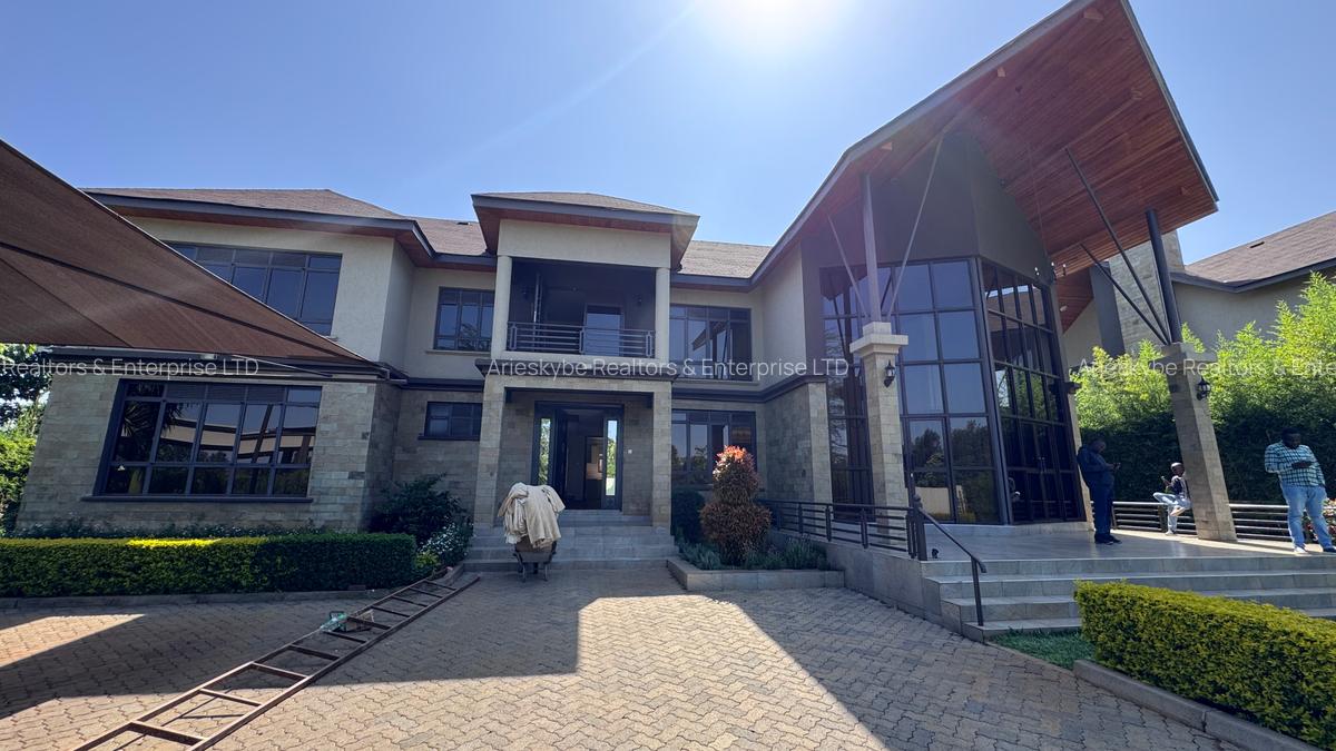 5 Bed Villa with En Suite in Runda - 1