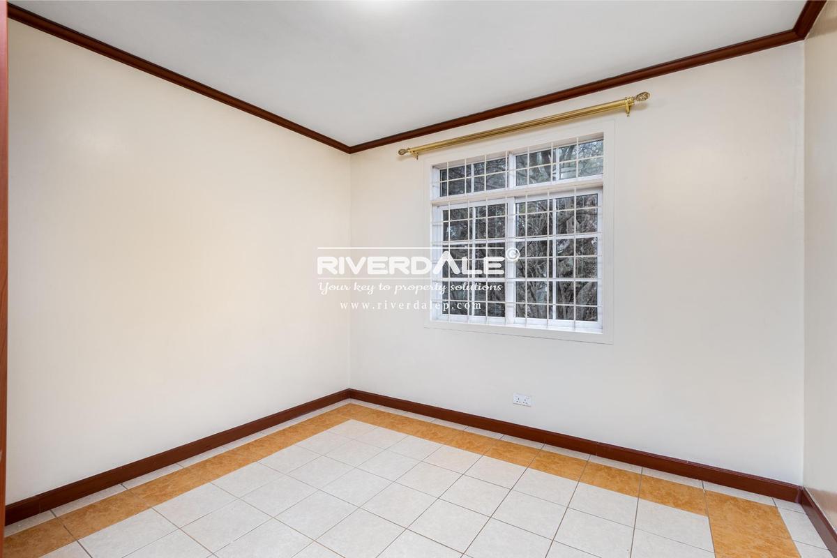 2 Bed Apartment with En Suite in Parklands - 5