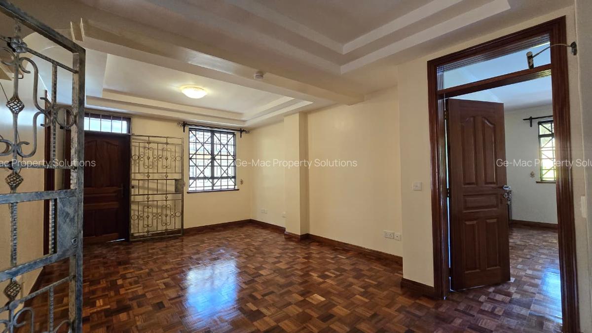 5 Bed House with En Suite in Lavington - 16