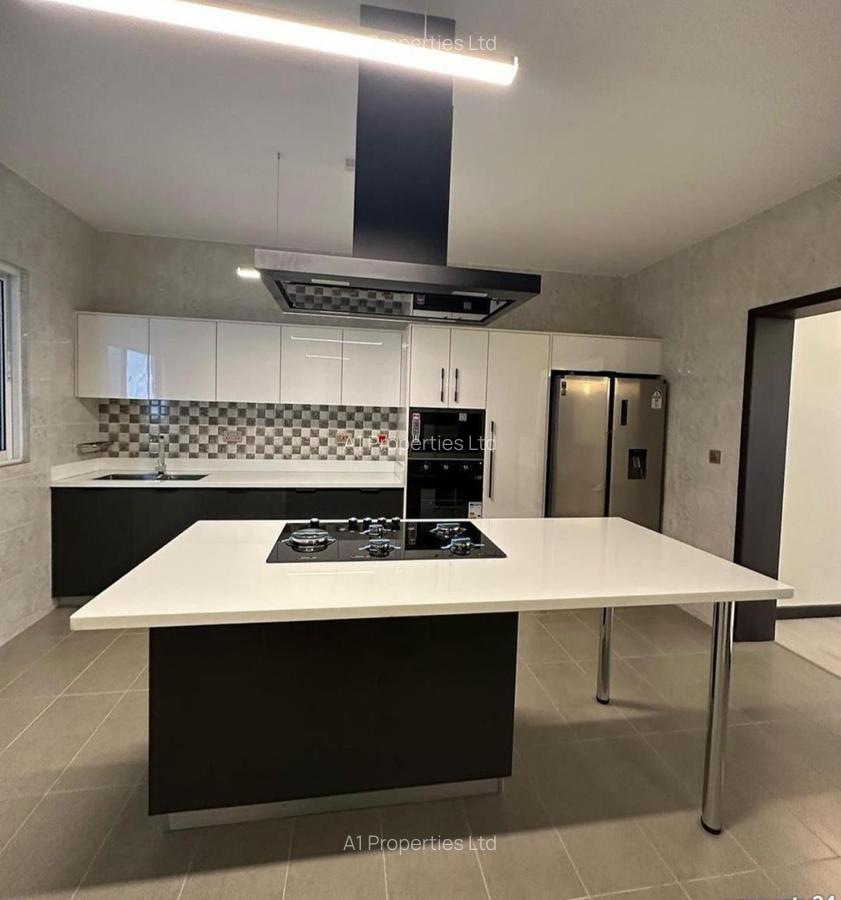 3 Bed Apartment with En Suite in Riverside - 17