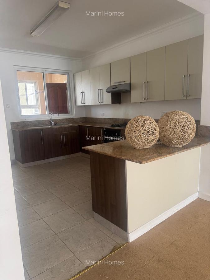 3 Bed Apartment with En Suite in Riverside - 6