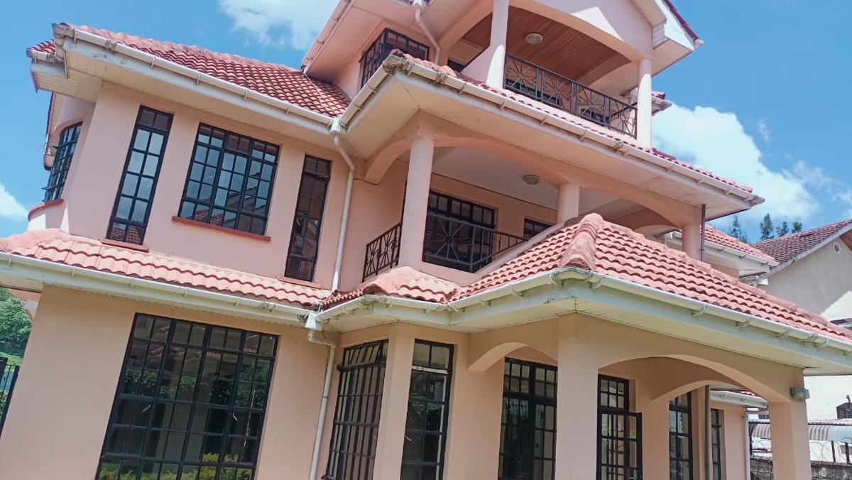 5 Bed Townhouse with En Suite in Lavington - 1