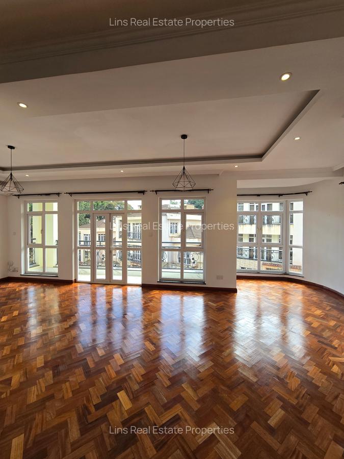 5 Bed Townhouse with En Suite in Lavington - 14