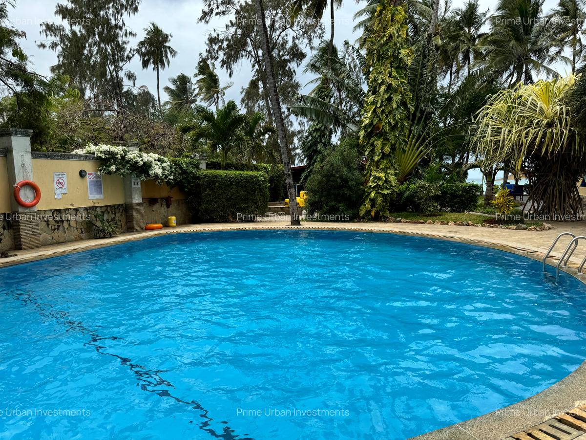 Serviced 2 Bed Apartment with En Suite in Nyali Area - 19