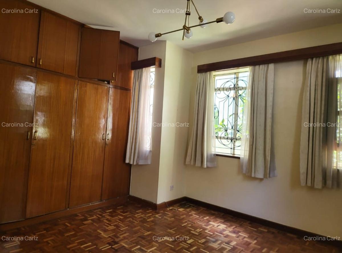 5 Bed House with En Suite in Nyari - 13