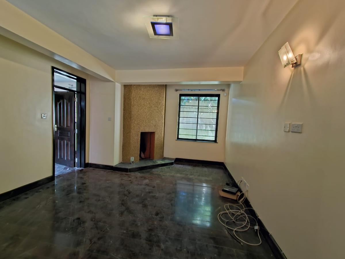 5 Bed House with En Suite in Lavington - 10