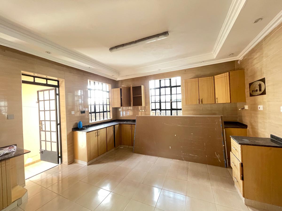 5 Bed Townhouse with En Suite in Lavington - 6