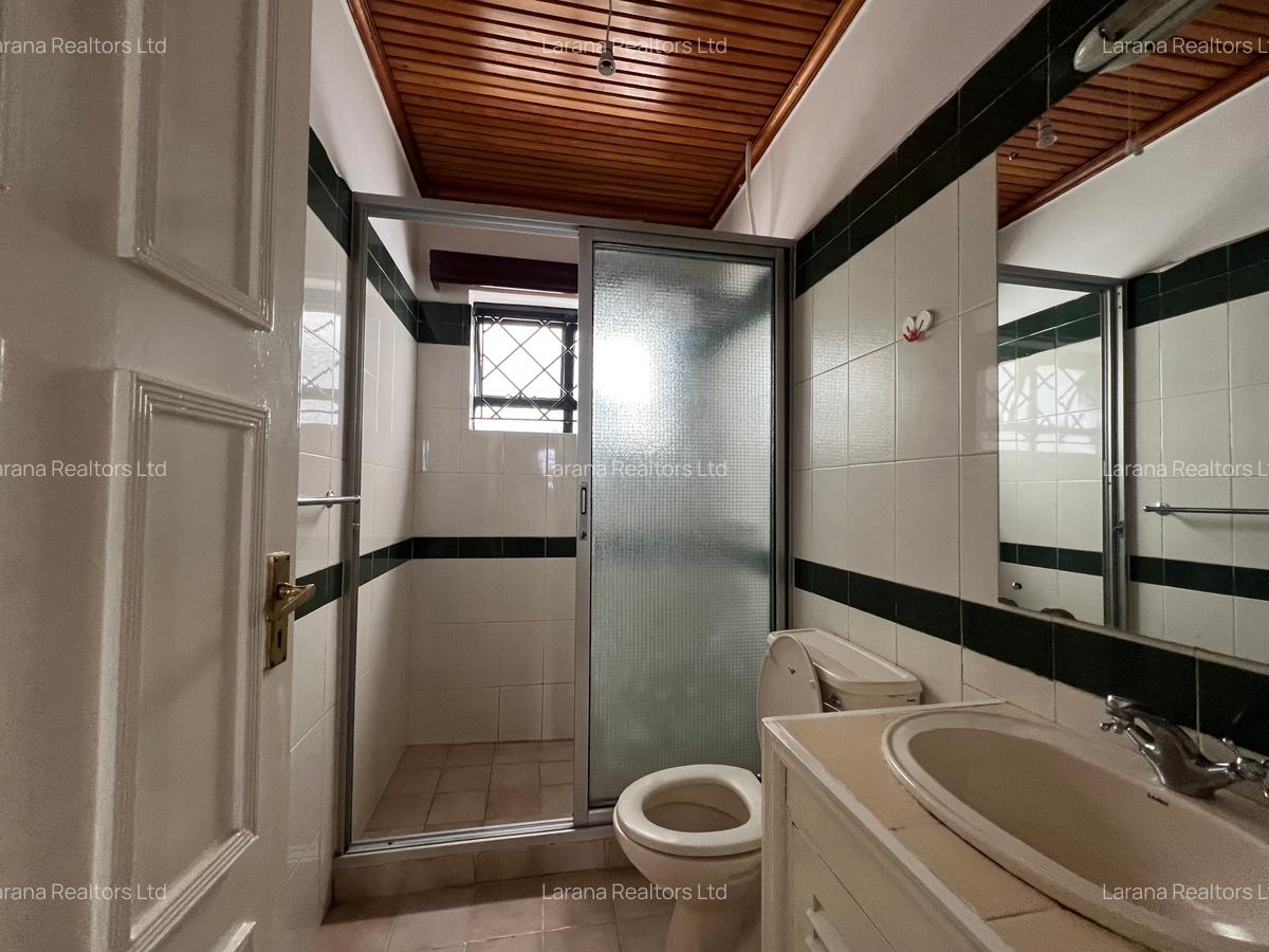 4 Bed Townhouse with En Suite at Brookside - 15