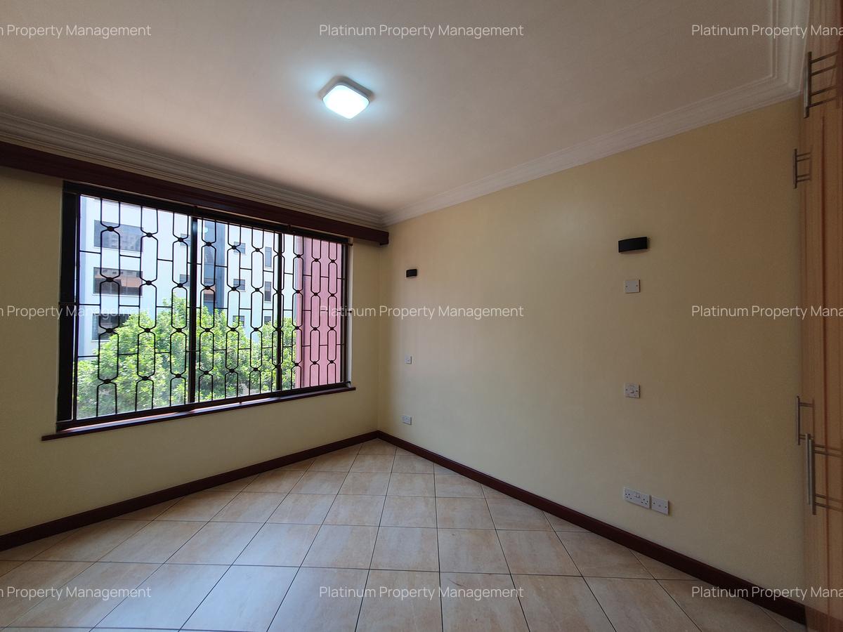 3 Bed Apartment with En Suite in Parklands - 11