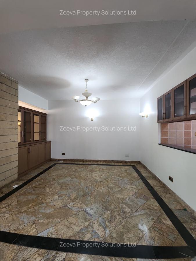 5 Bed House with En Suite in Lavington - 5