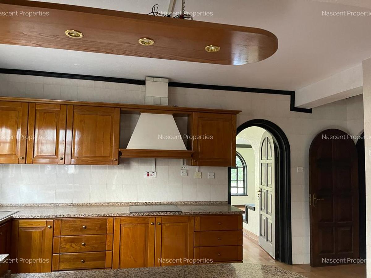 4 Bed House with En Suite in Riverside - 7
