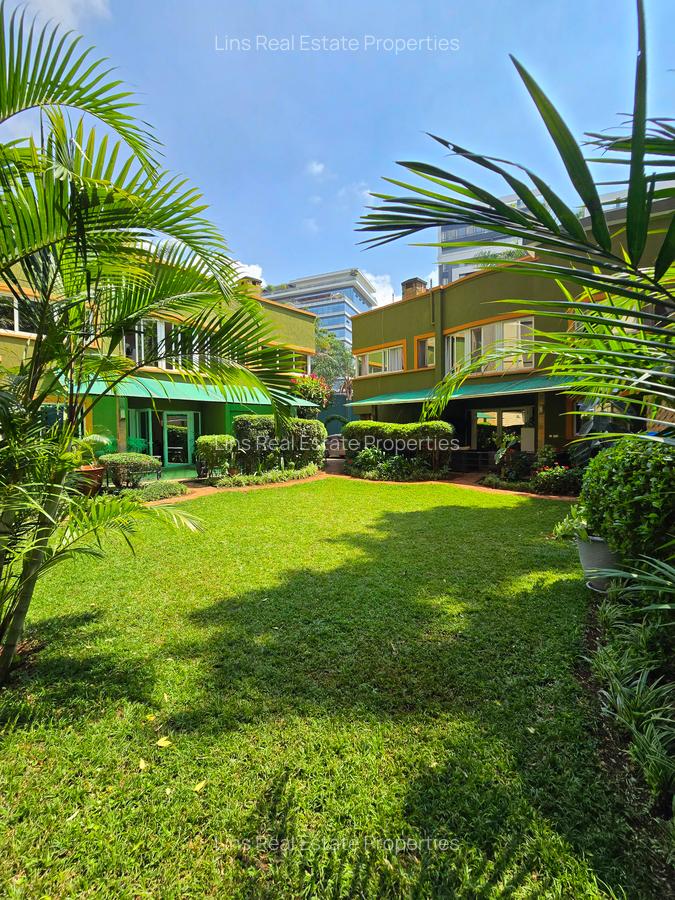 4 Bed Townhouse with En Suite in Riverside - 2