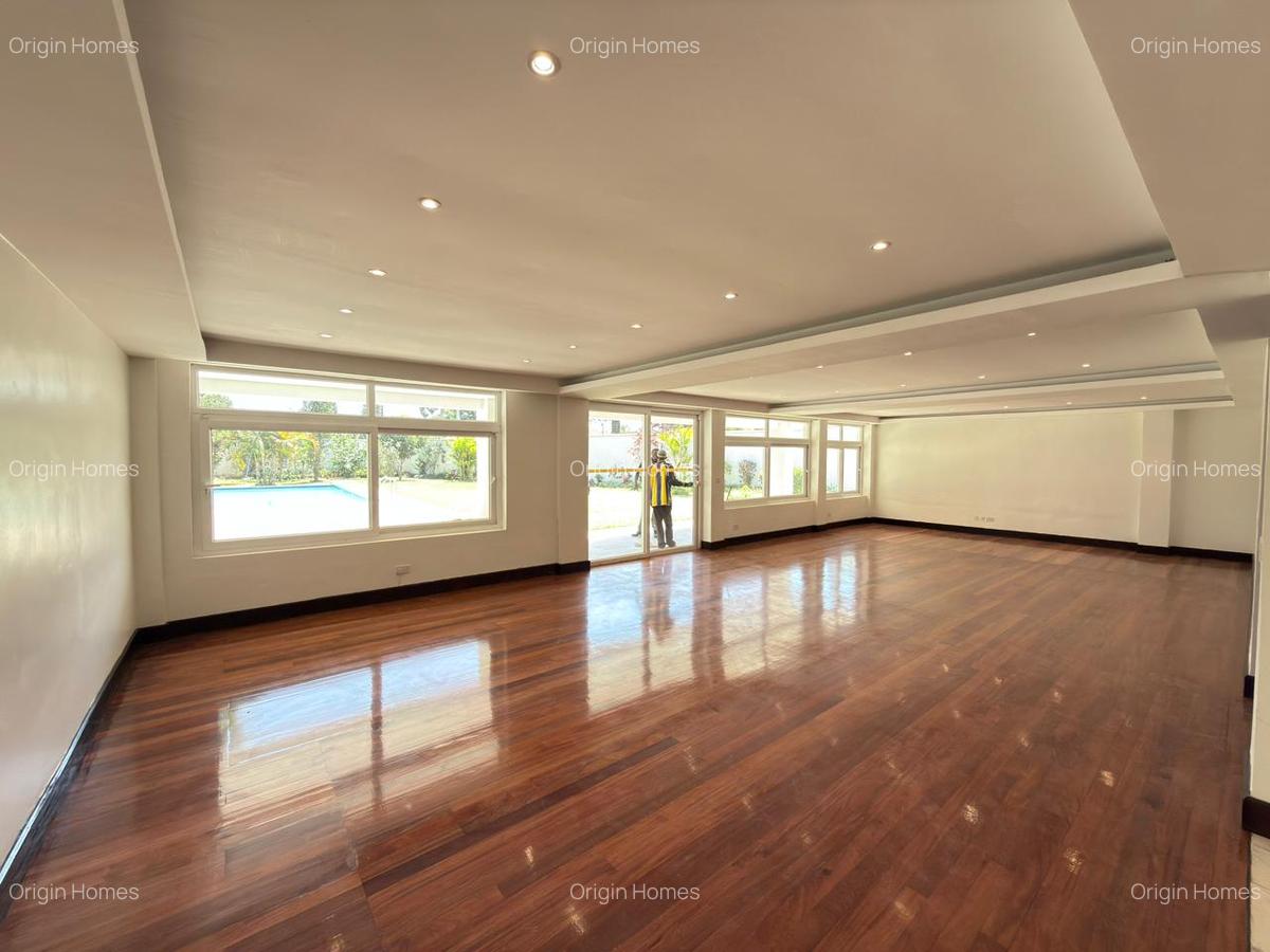 5 Bed House with En Suite in Runda - 20