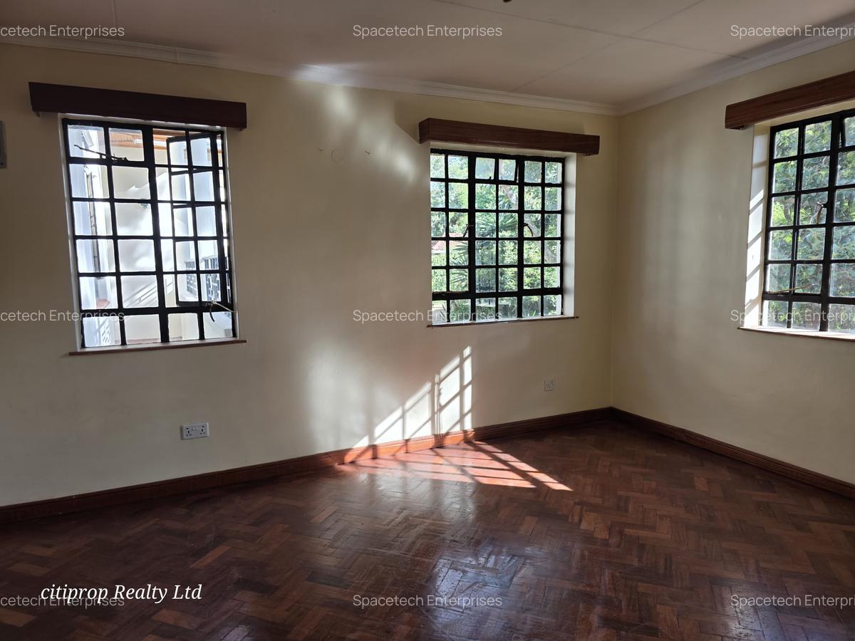 5 Bed House with En Suite in Runda - 20