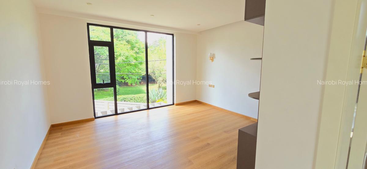 5 Bed Townhouse with En Suite at Lavington Green - 12