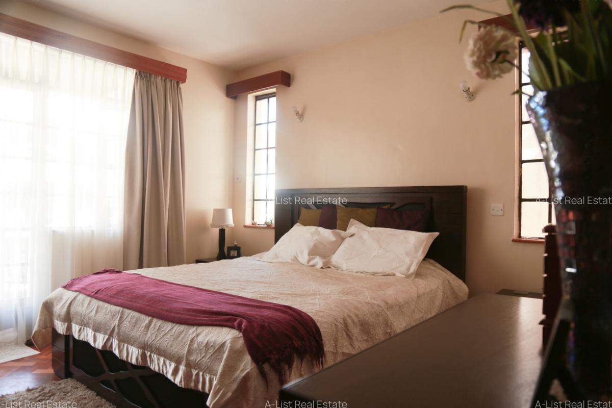 3 Bed Apartment with En Suite at Lavington - 5