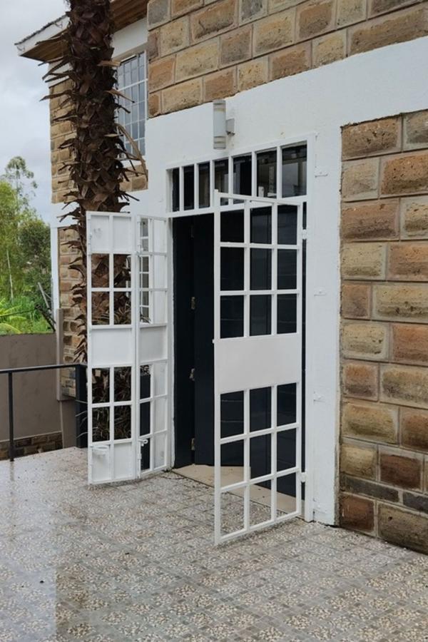 3 Bed Townhouse with En Suite in Membley - 2