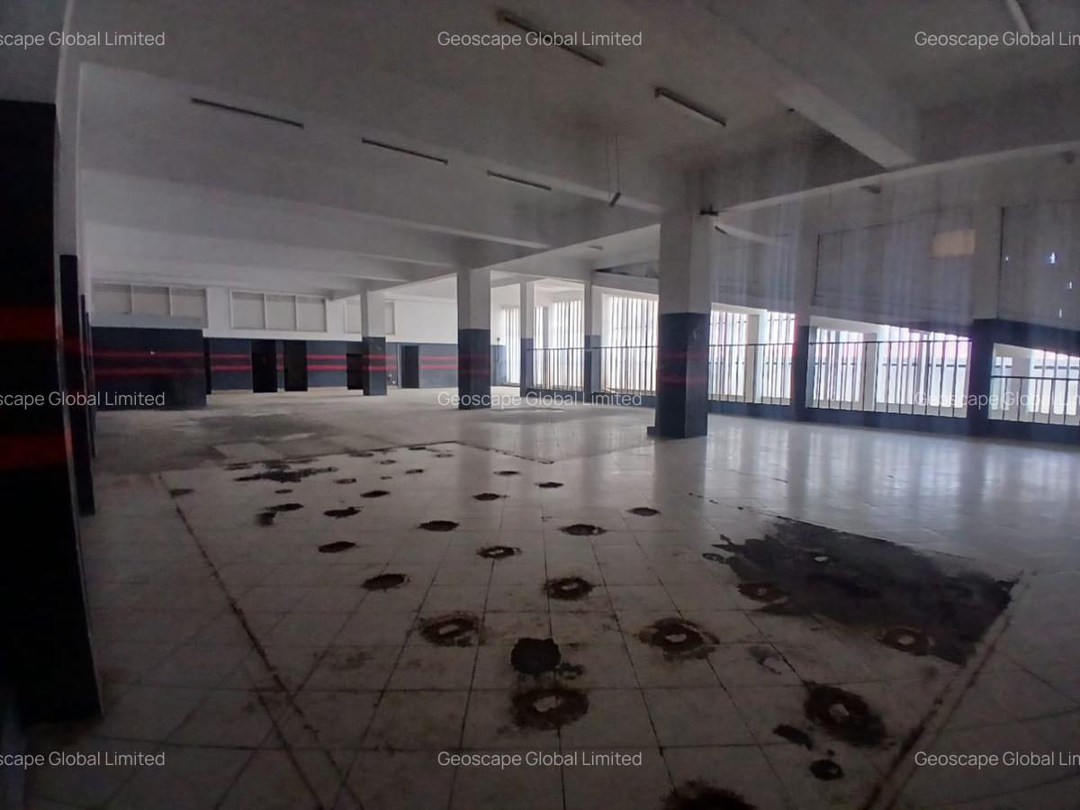 6,499 ft² Warehouse with Backup Generator in Industrial Area - 15