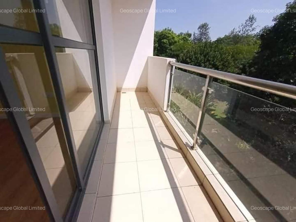 3 Bed Apartment with En Suite in Brookside - 1